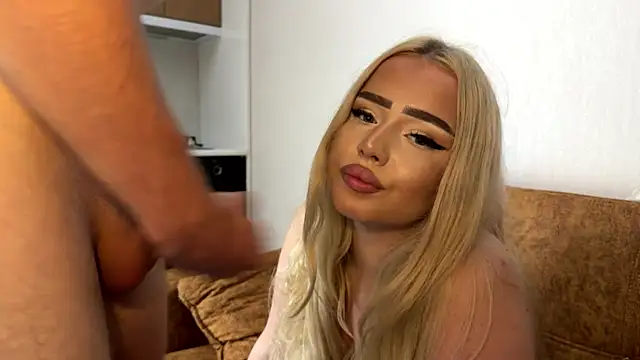 Blonde88888 Adlı Modelin Web Kamerası Şovu