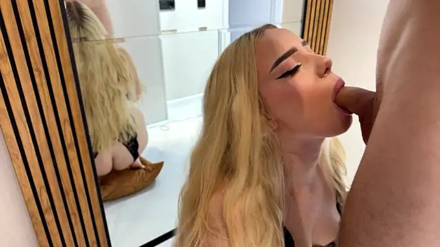 Blonde88888's Webcam Show