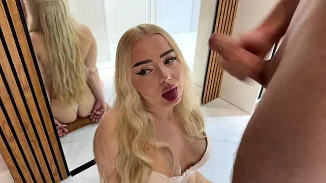Blonde88888's Webcam Show