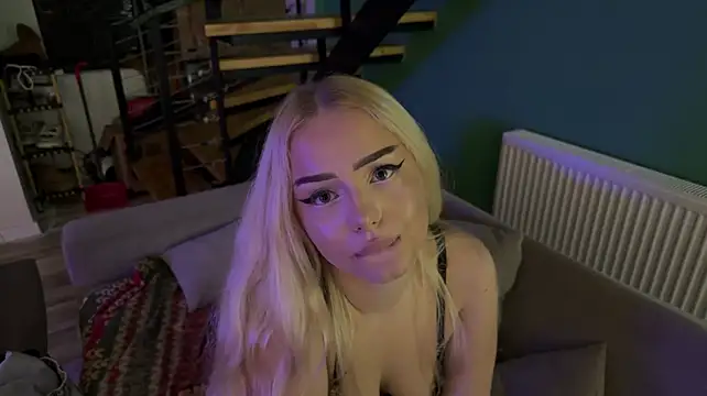 Blonde88888n Webbikameraesitys
