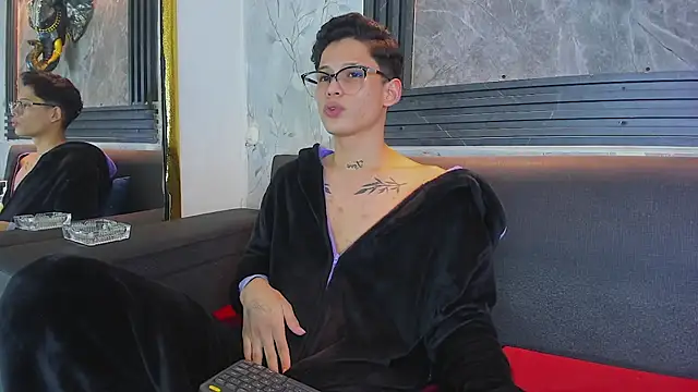 Brianhot0F Show Webcam
