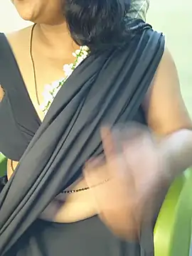 Živý XXX chat AADHIRA_Tamil_Mallu