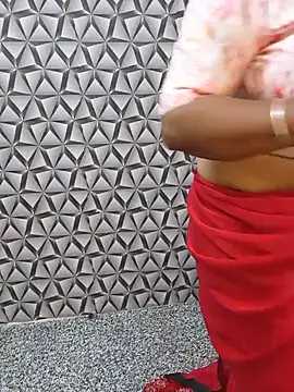 AADHIRA_Tamil_Mallu Adlı Modelin Canlı XXX Sohbeti