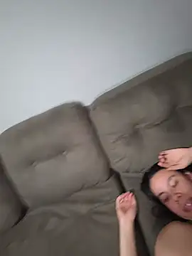 הופעת וובקאם של debbieangelhot