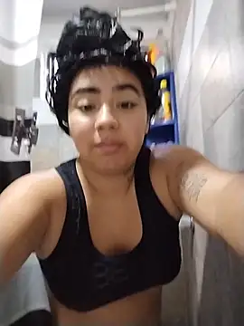 Amber_Herrera Adlı Modelin Canlı XXX Sohbeti
