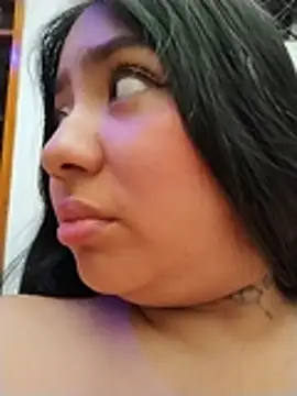 Show modela Amber_Herrera na web-kameri