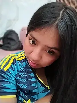 Amber_Herrera Adlı Modelin Canlı XXX Sohbeti