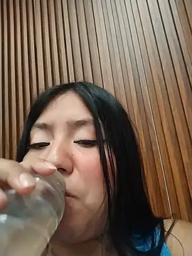 Amber_Herrera: διαδικτυακό σόου στην κάμερα