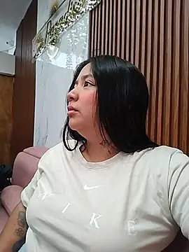 Amber_Herrera: διαδικτυακό σόου στην κάμερα
