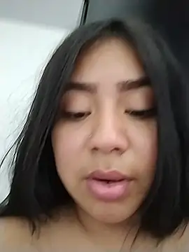 Amber_Herrera Adlı Modelin Canlı XXX Sohbeti