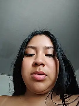 Amber_Herrera Adlı Modelin Canlı XXX Sohbeti