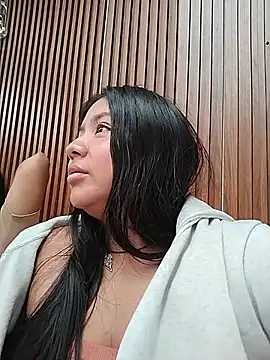 Amber_Herrera Adlı Modelin Canlı XXX Sohbeti