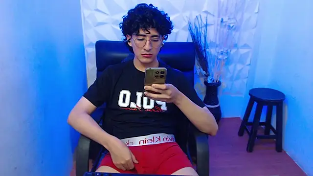 Show de Elliot_23 na webcam