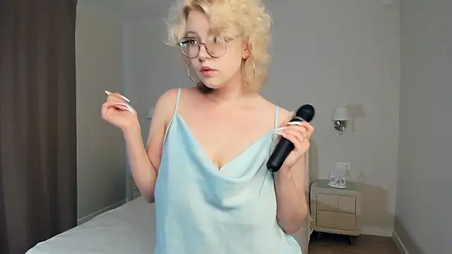 Show modela CarmelitaTruiolo na web-kameri