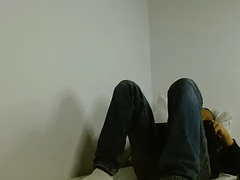 Alejo_cum42 webcam show