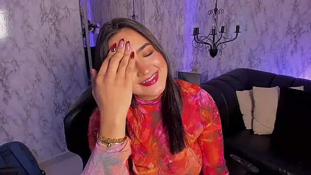 Chat XXX en directo de MhilaMoon
