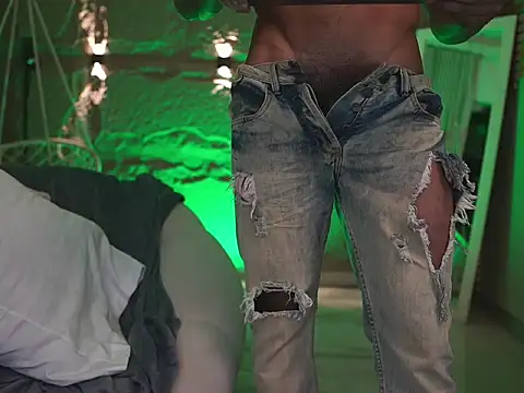 Show modela LoganVarela na web-kameri