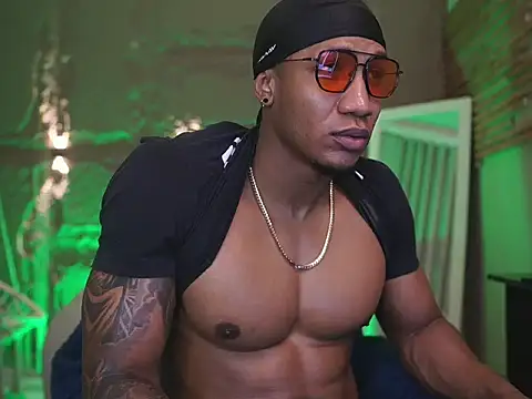 LoganVarela webcam show