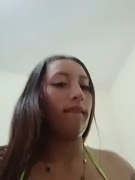 חדר צ'אט בשידור חי של MiaSaen