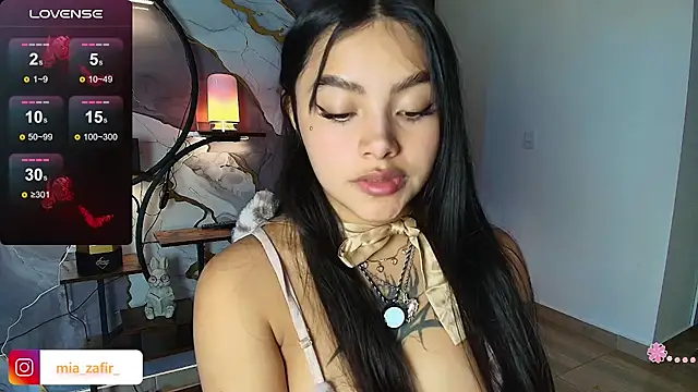 mia_zafirr élő XXX-chatje