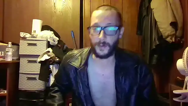 IggyGodsbane: διαδικτυακό σόου στην κάμερα