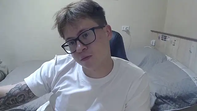 Show modela Maxxxgayboy na web-kameri