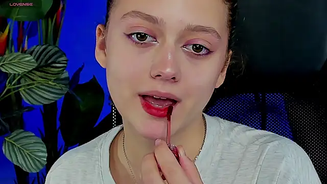 TunaHolli live XXX chat