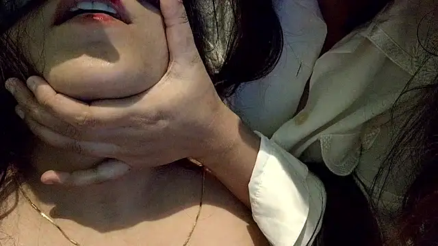 Pokazy przed kamerką – hey_rhea