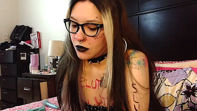 gothbaby3055 Show in webcam