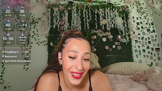 LyraCovee webcam show
