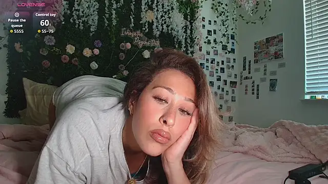LyraCovee Pertunjukan Webcam