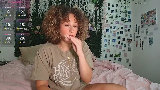 LyraCovee Шоу с уебкамера
