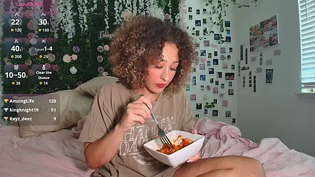 LyraCovee's Webcam Show
