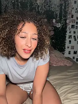 LyraCovee Webcam show