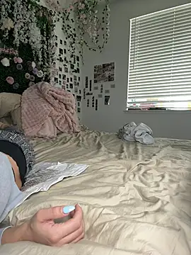 Show modela LyraCovee na web-kameri