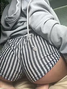 LyraCovee's Webcam Show