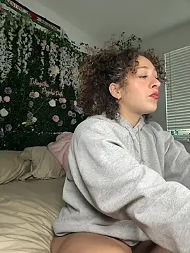 LyraCovee Show in webcam