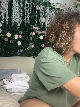 LyraCovee's Webcam Show