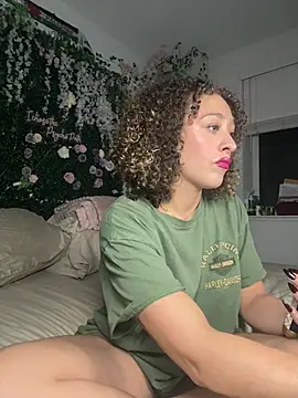 LyraCovee's Webcam Show