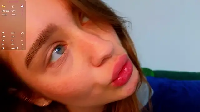 הופעת וובקאם של AliviaWithLove