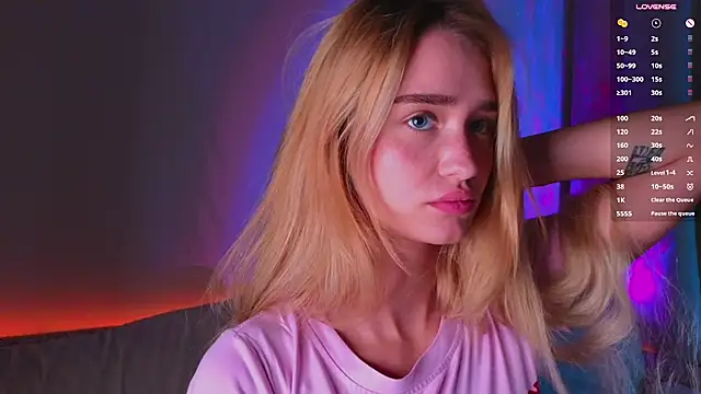 AliviaWithLove: вебкам-шоу