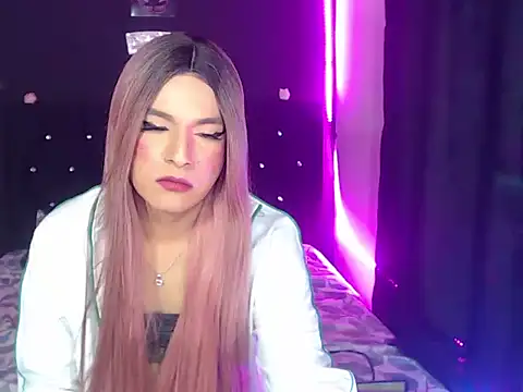 madame_kitty Show in webcam