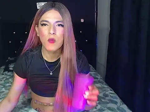 Pokazy przed kamerką – madame_kitty