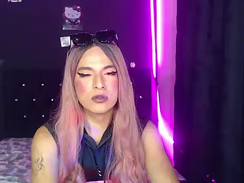 Pokazy przed kamerką – madame_kitty