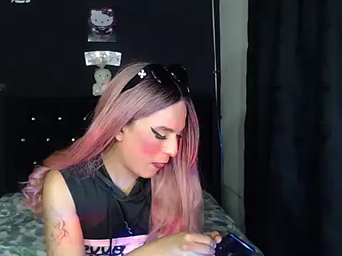 Pokazy przed kamerką – madame_kitty