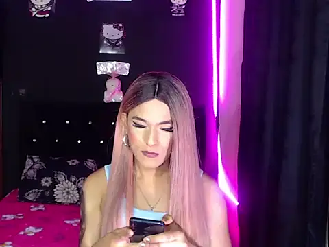 Pokazy przed kamerką – madame_kitty