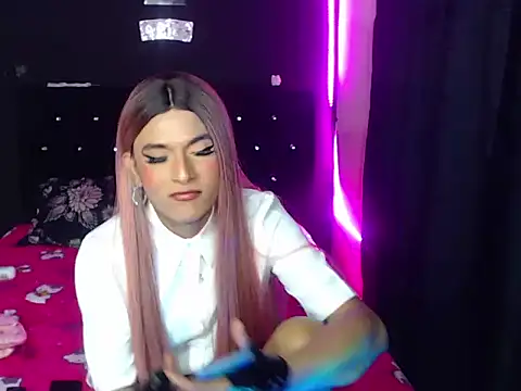 madame_kitty Show in webcam