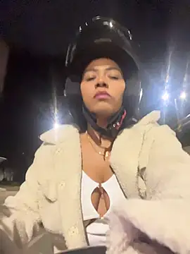 pocahontas6969's Live XXX Chat