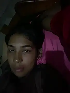 nina20xxxx: διαδικτυακό σόου στην κάμερα