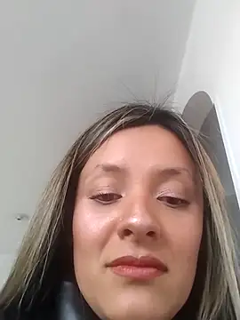 Show modela CynthiaMooree na web-kameri